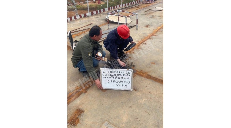 云南，紅河州建水至元陽高速公路土建工程，螞蝗塘匝道鋼箱梁焊縫檢測(cè)現(xiàn)場(chǎng)作業(yè)